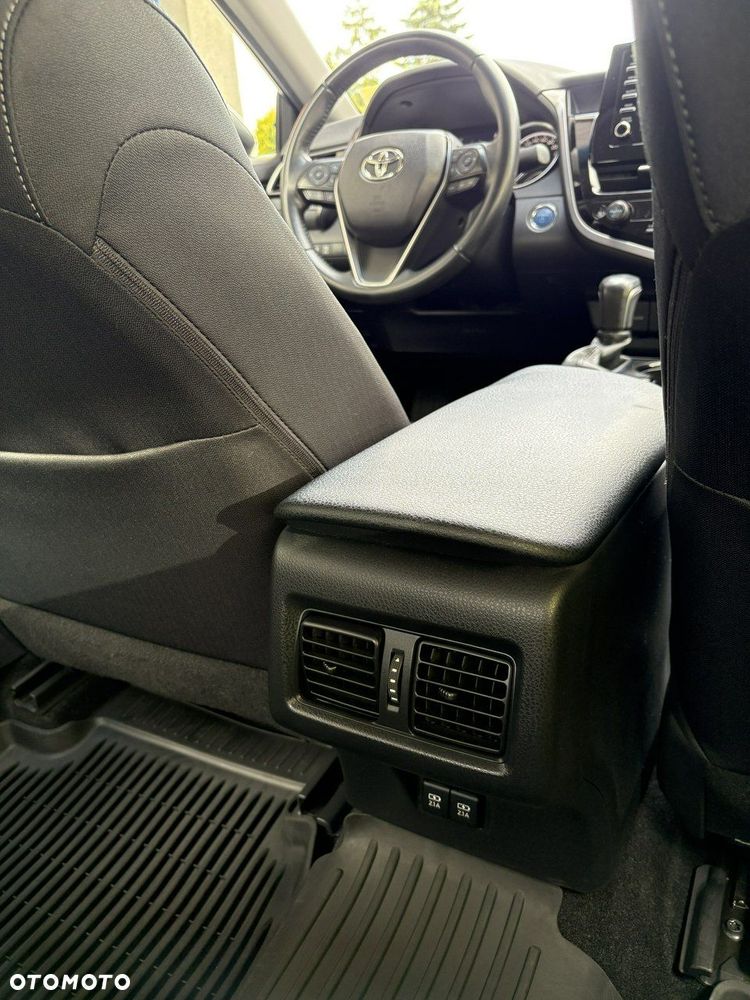 Toyota Camry - 32