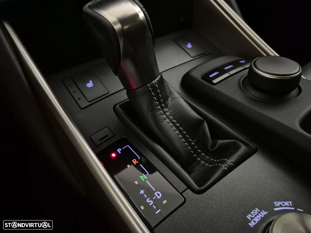 Lexus IS 300H Executive - 25