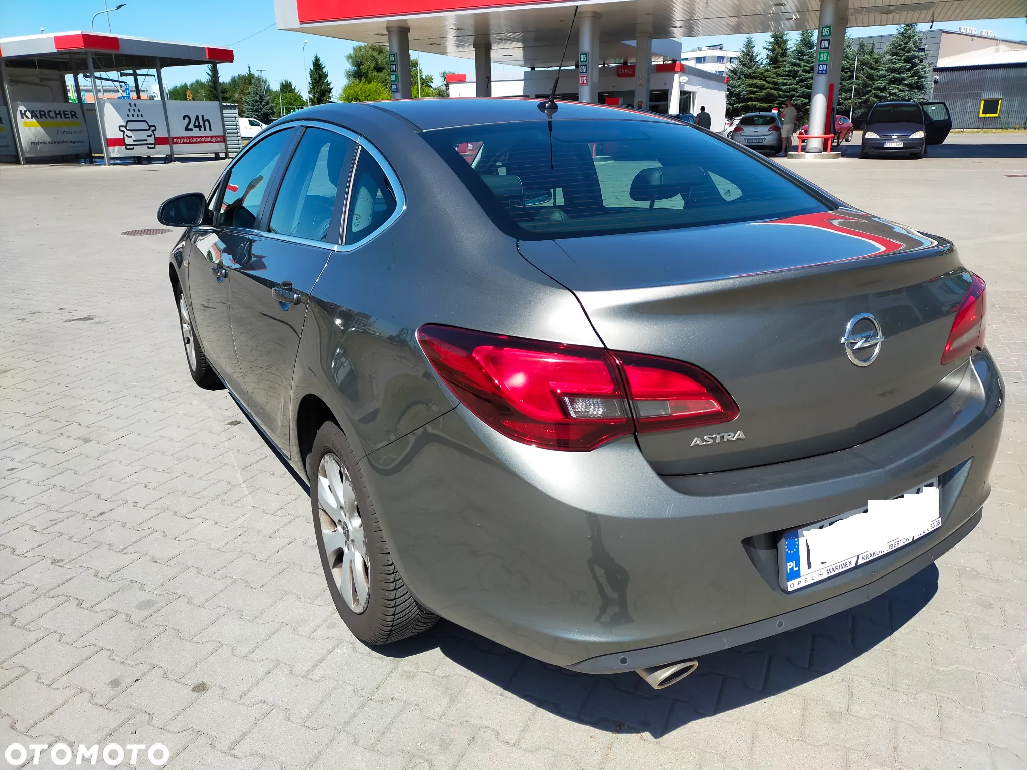 Opel Astra IV 1.4 T Business EU6 - 3