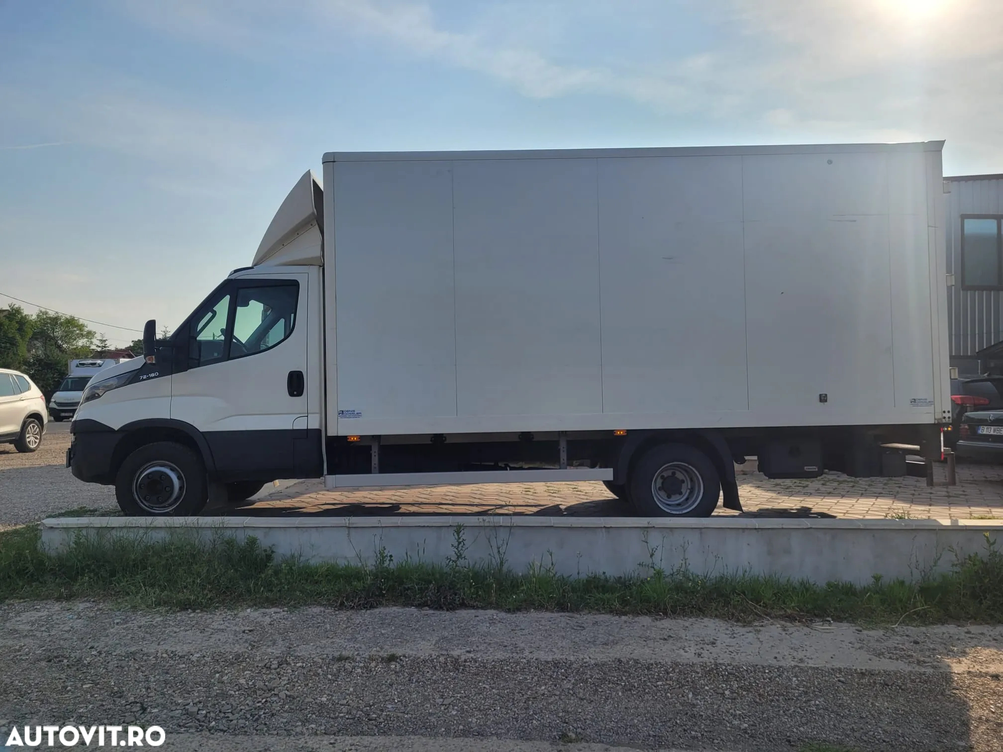 Iveco DAILY 72-180  cu box si lift , 7.2 to, import , posibilitate leasing - 2