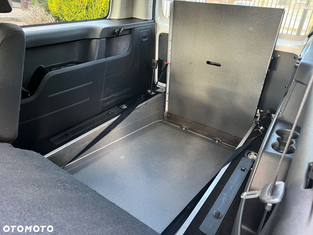 Volkswagen Caddy Maxi 2.0 TDI Comfortline DSG - 32