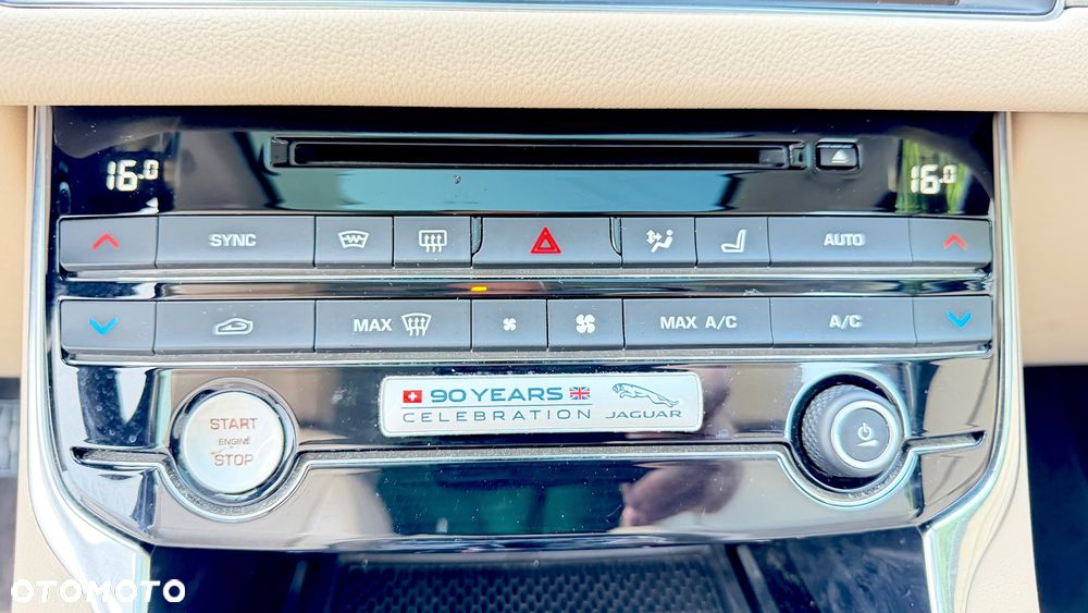 Jaguar XF 35t AWD Prestige - 32