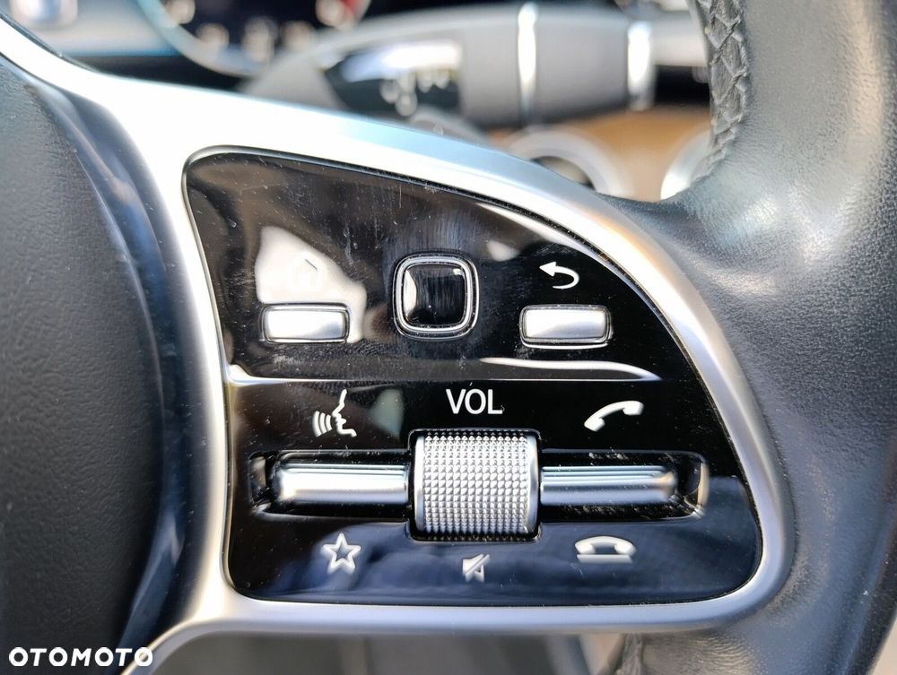 Mercedes-Benz Klasa E 220 d 4-Matic 9G-TRONIC - 34