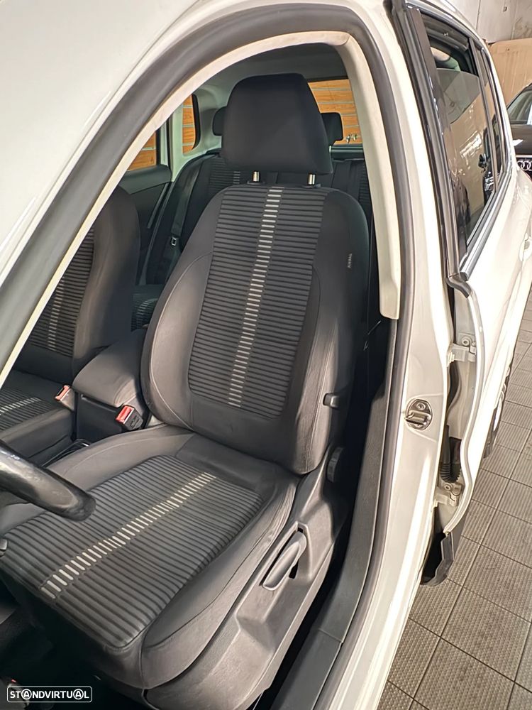 VW Tiguan 2.0 TDi Sport BlueMotion - 11