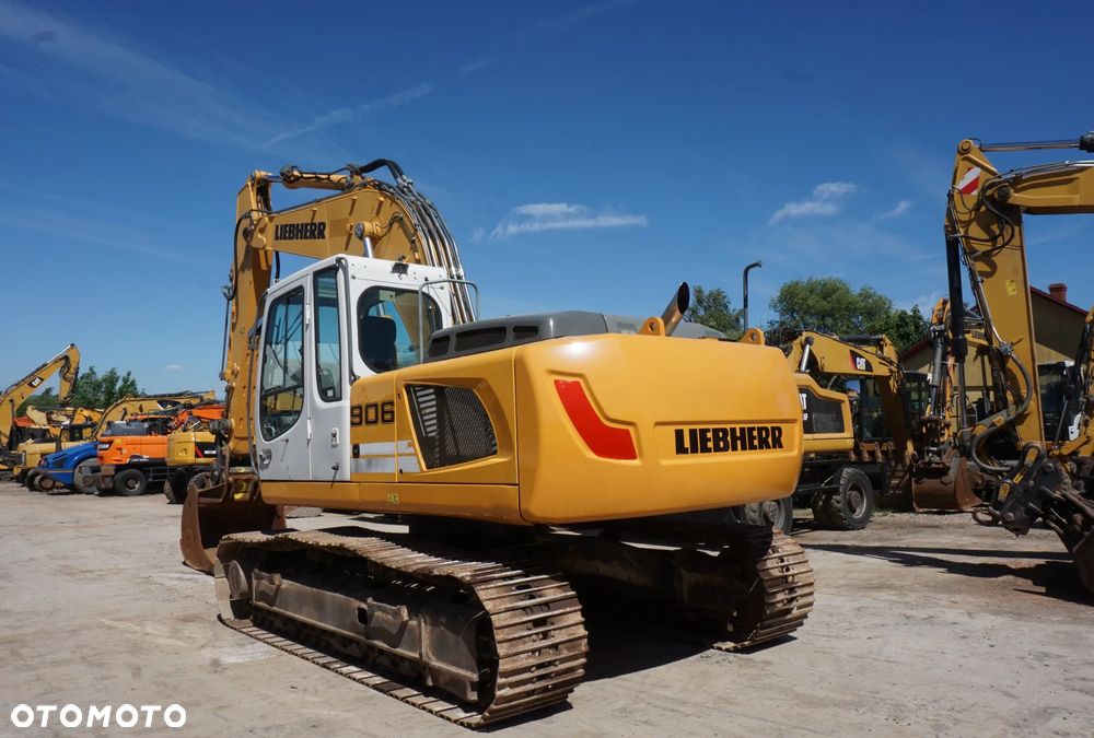Liebherr R 906 - 8