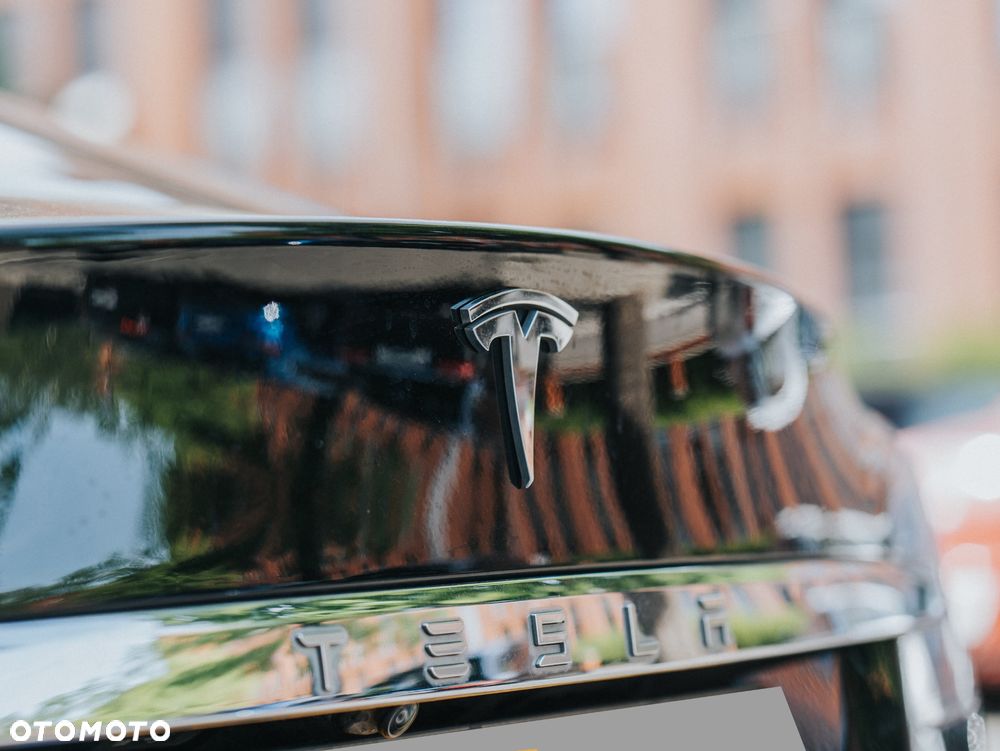 Tesla Model S - 3