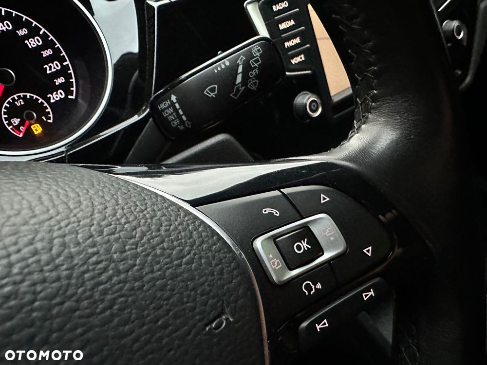 Volkswagen Touran 1.6 TDI SCR (BlueMotion Technology) SOUND - 24