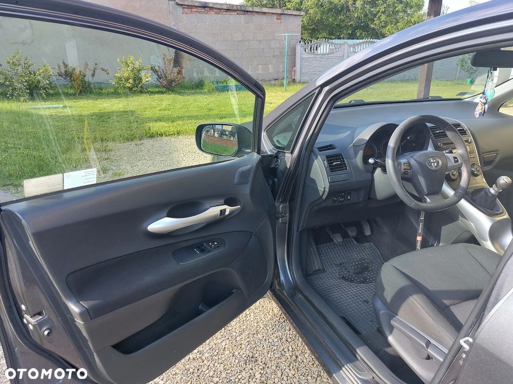 Toyota Auris 1.4 D-4D Terra - 11