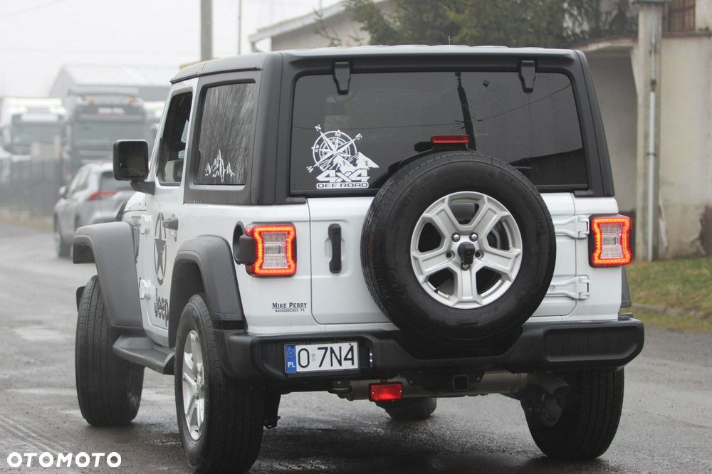 Jeep Wrangler - 32