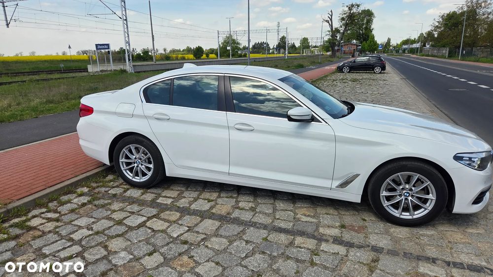 BMW Seria 5 518d - 12