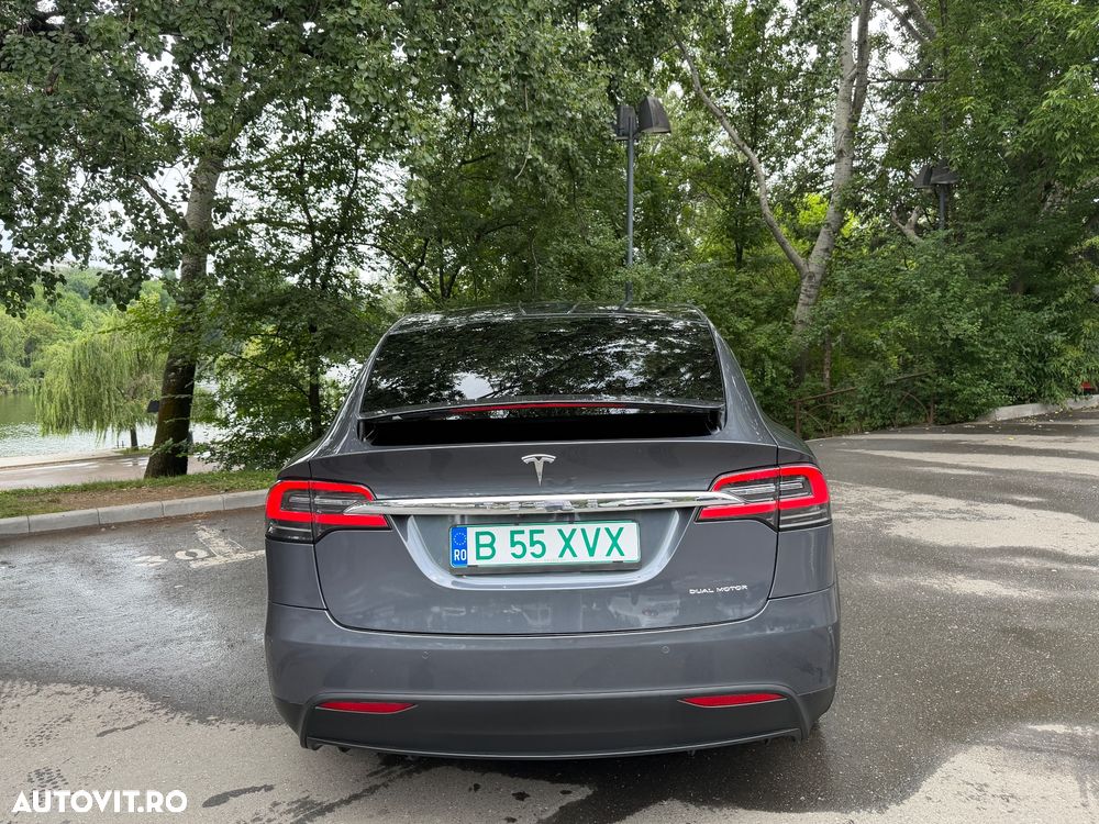 Tesla Model X - 10