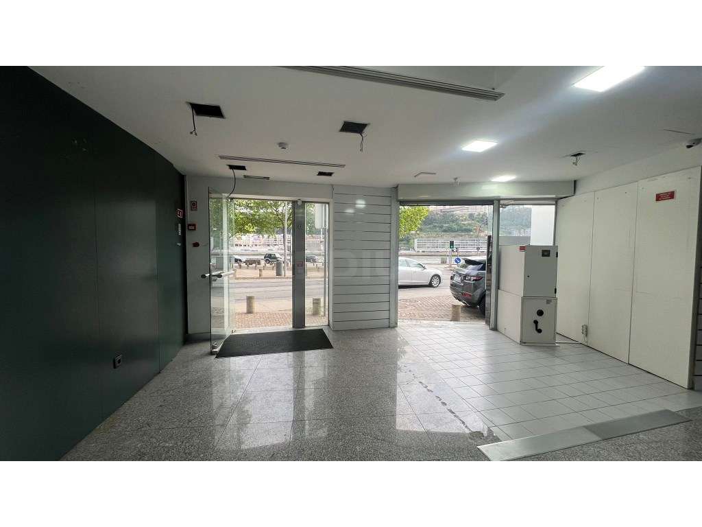 Espaço comercial com vistas para o Douro - Grande imagem: 4/13