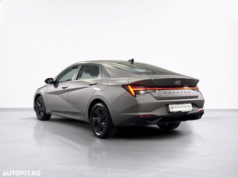 Hyundai Elantra - 4