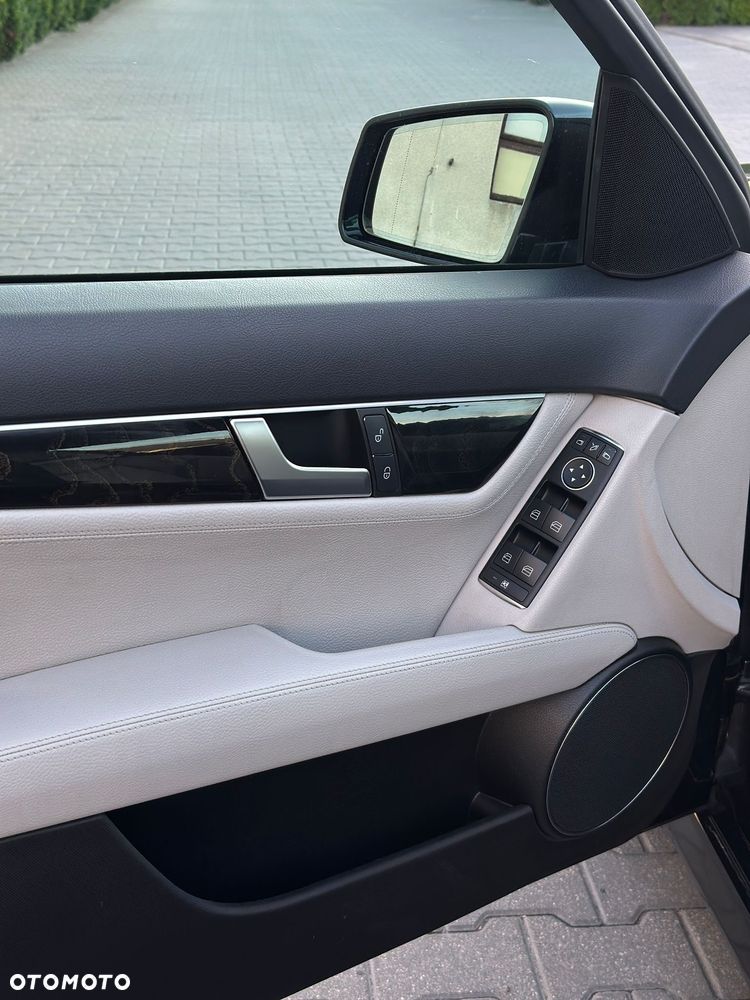 Mercedes-Benz Klasa C 350 CDI BlueEff Avantgarde - 15