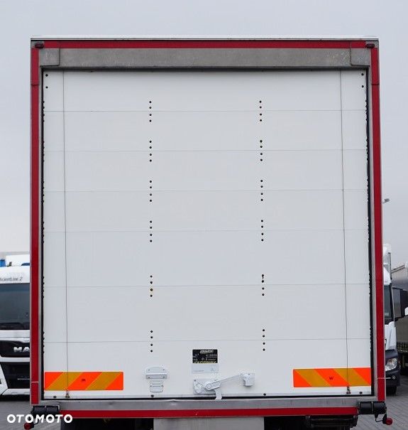 DAF ZABUDOWA / KONTENER / ROLETA / DŁ. 7,7 M - 9