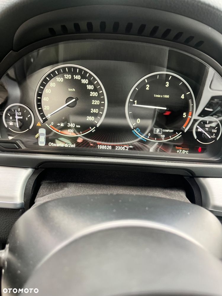 BMW Seria 5 520d xDrive - 16