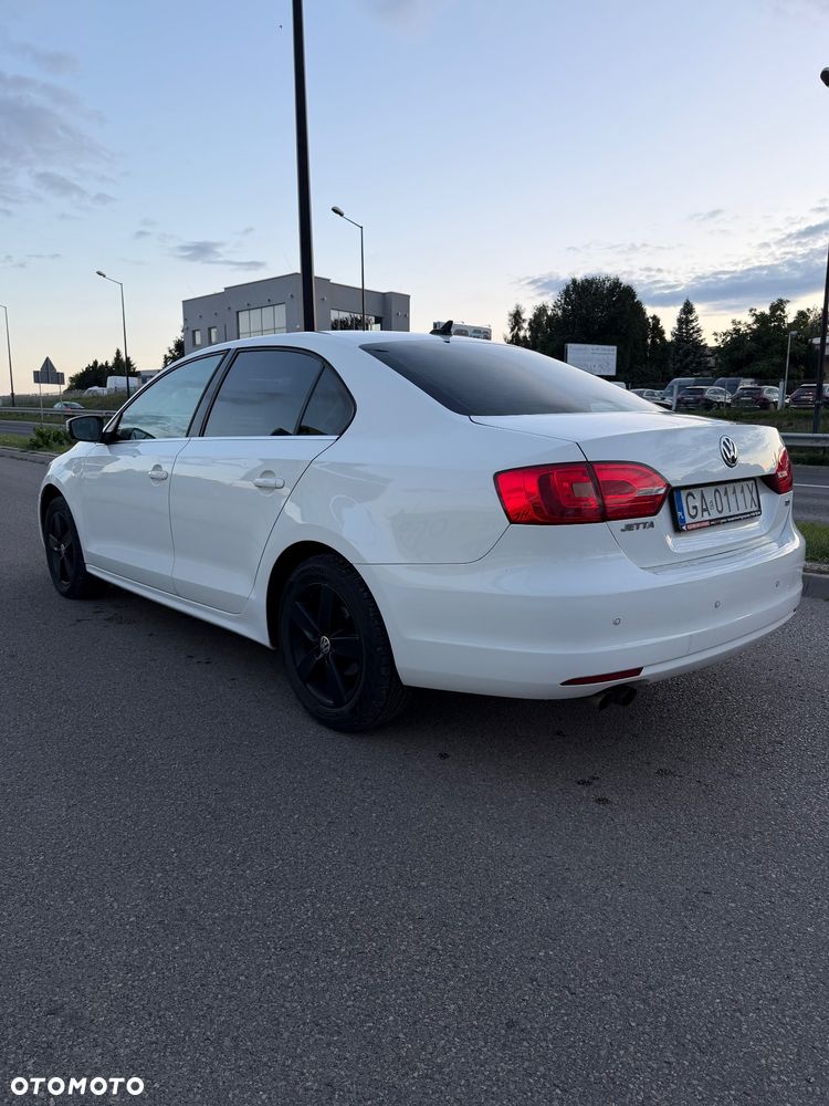 Volkswagen Jetta 2.0 TDI DSG Highline - 6