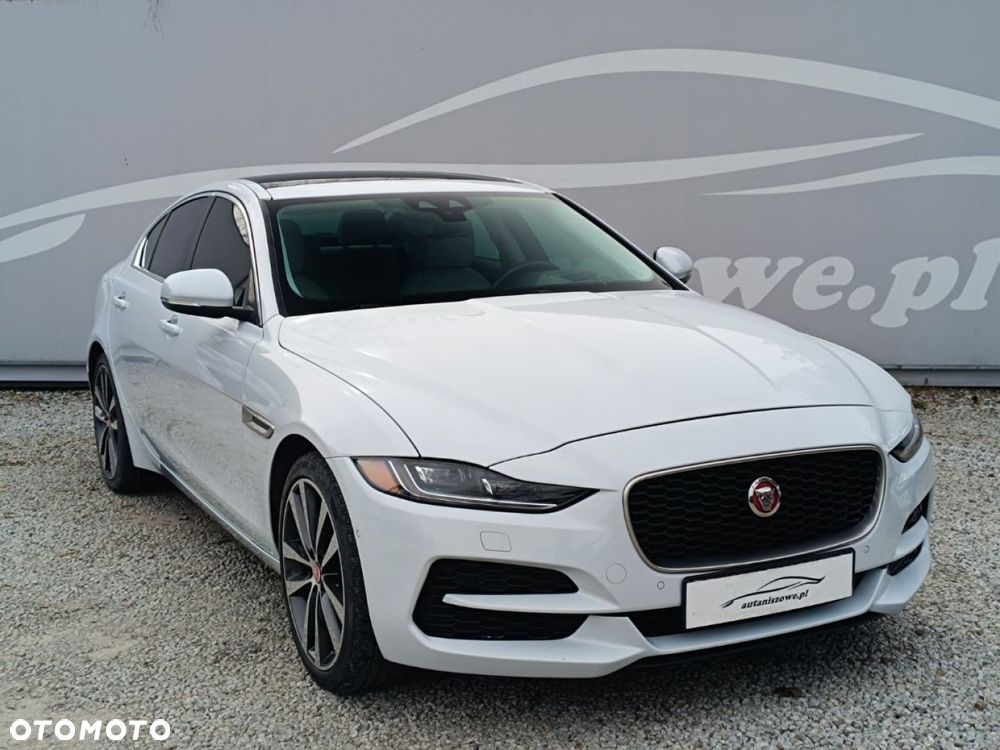 Jaguar XE - 12