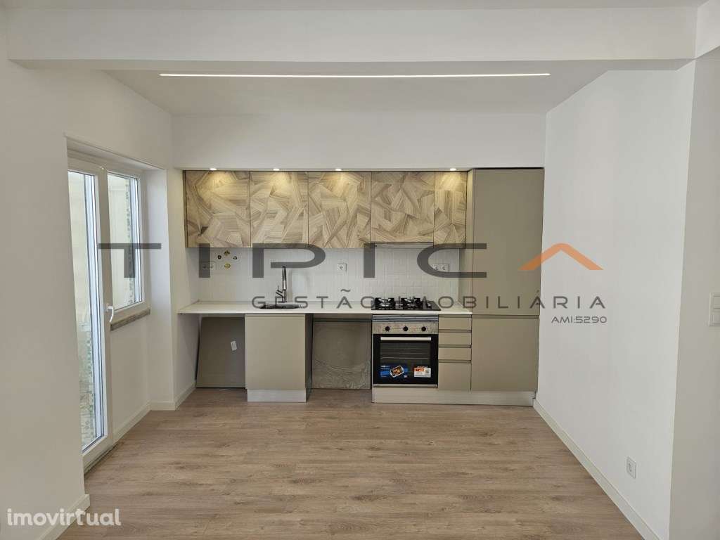 Amadora-Venteira T2+1 totalmente remodelado, atualmente ainda em fa... - Grande imagem: 2/14