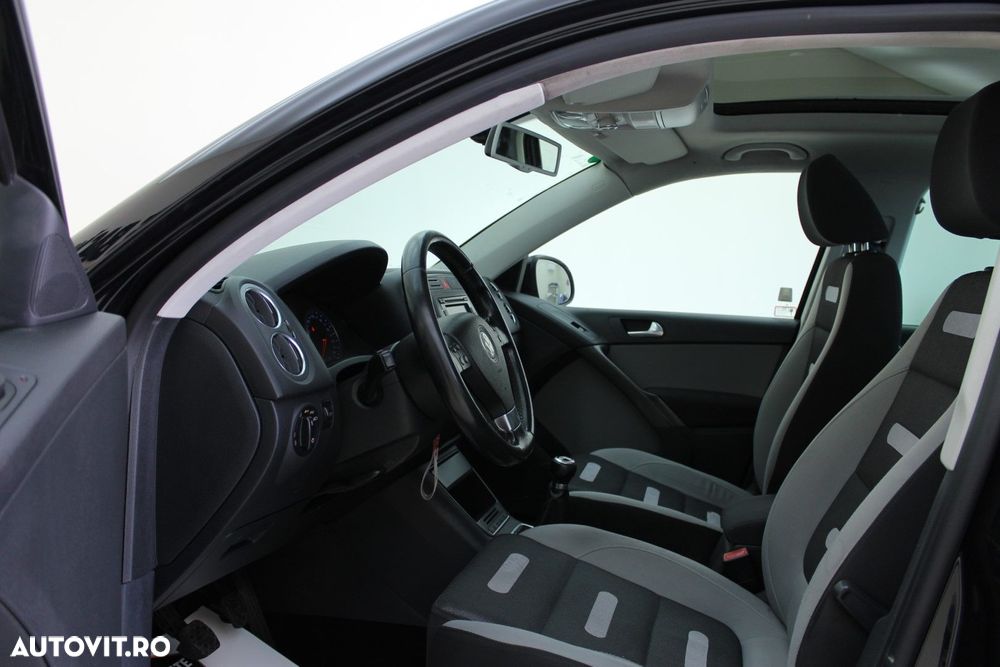 Volkswagen Tiguan - 12