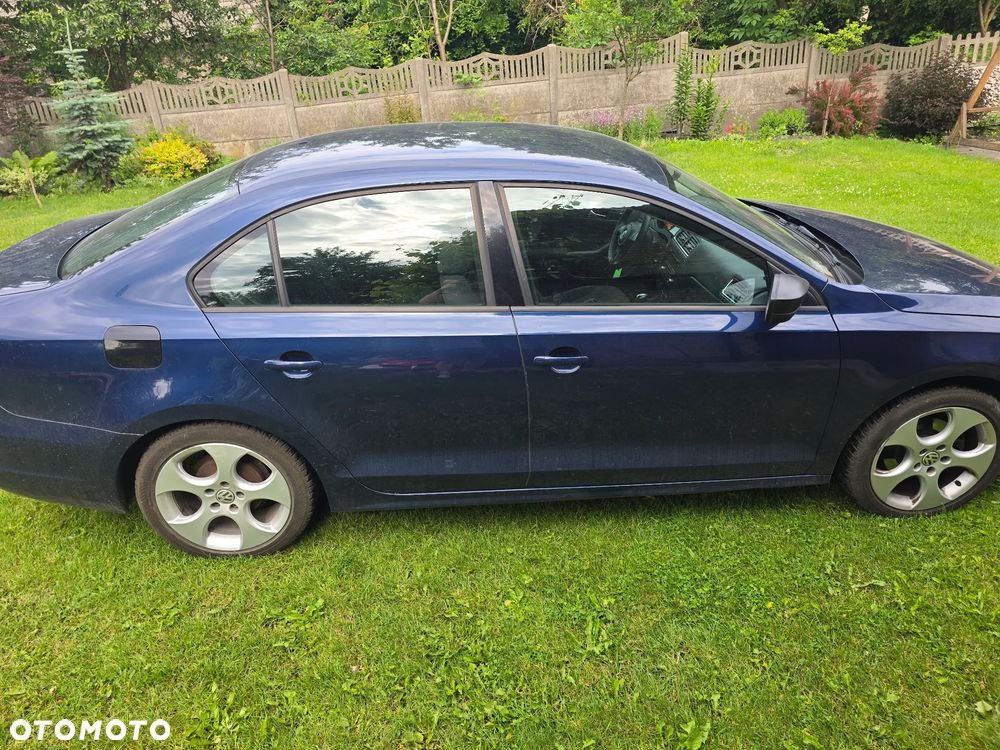 Volkswagen Jetta 2.0 Base - 3