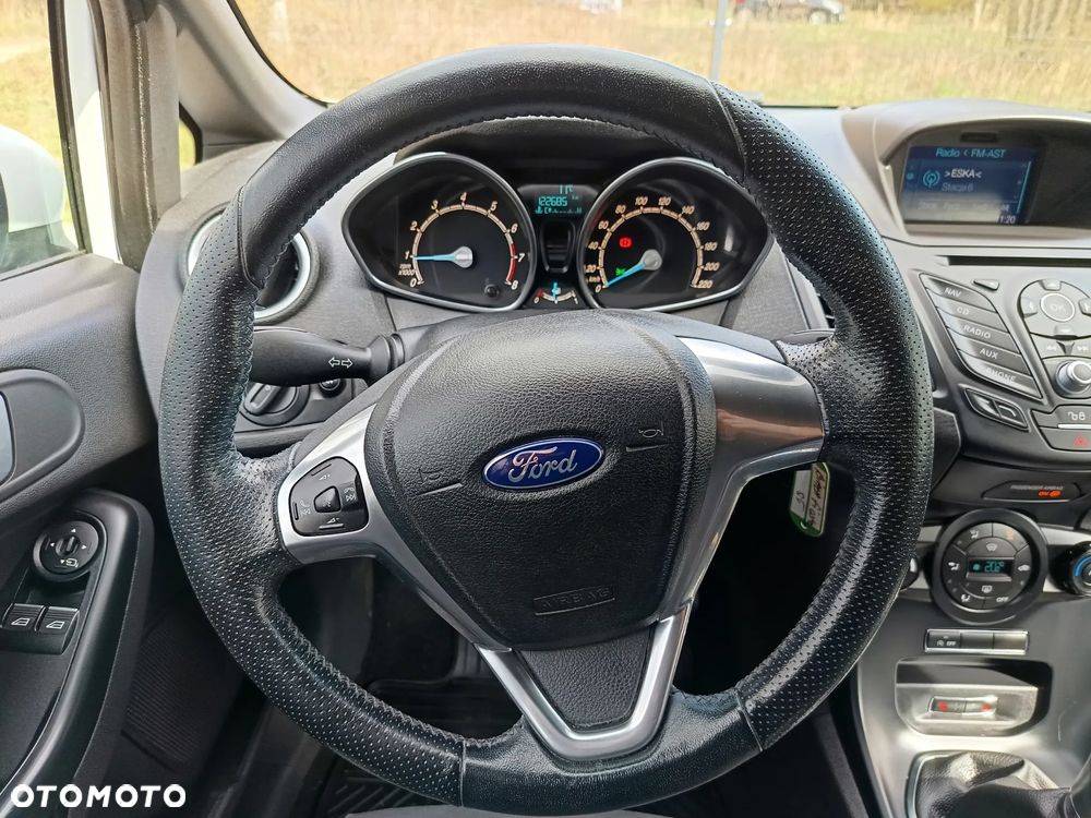 Ford Fiesta 1.0 EcoBoost S&S ST-LINE - 24