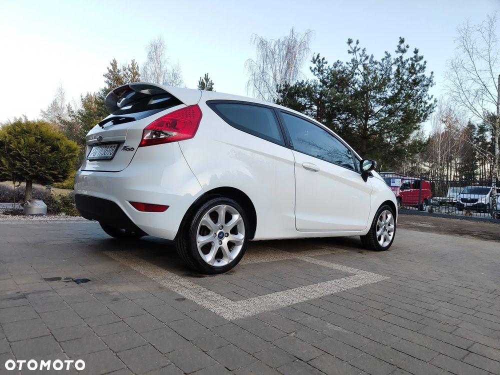 Ford Fiesta 1.25 Champions Edition - 32