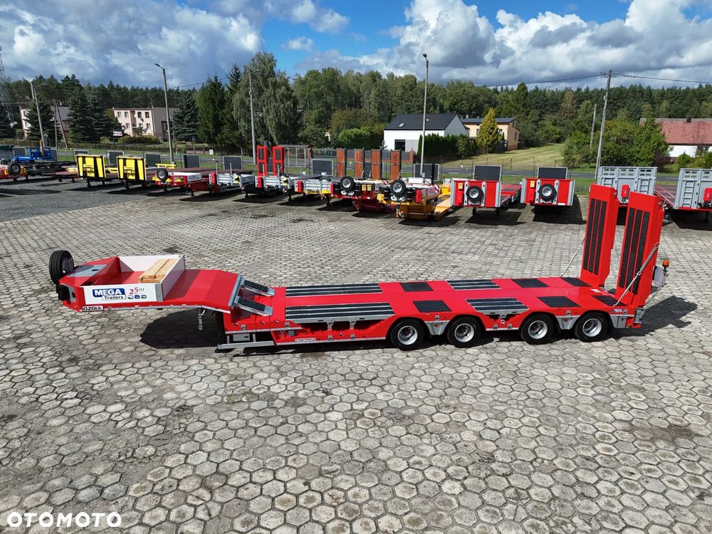 Inny 4 OSIOWA NISKOPODWOZIOWA z zagłębieniami na koła, rozciągana 5.000mm, długie najazdy 70T DMC - 3