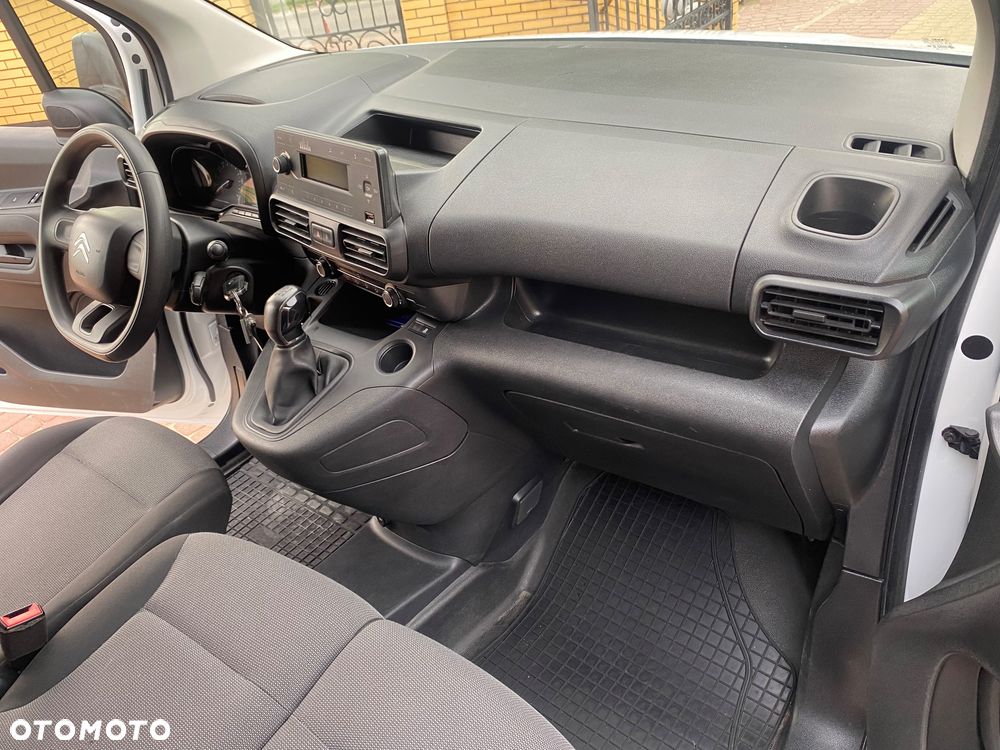 Peugeot PARTNER 1.6HDI 3-osobowy zakupiony w salonie w Rzeszowie - 26