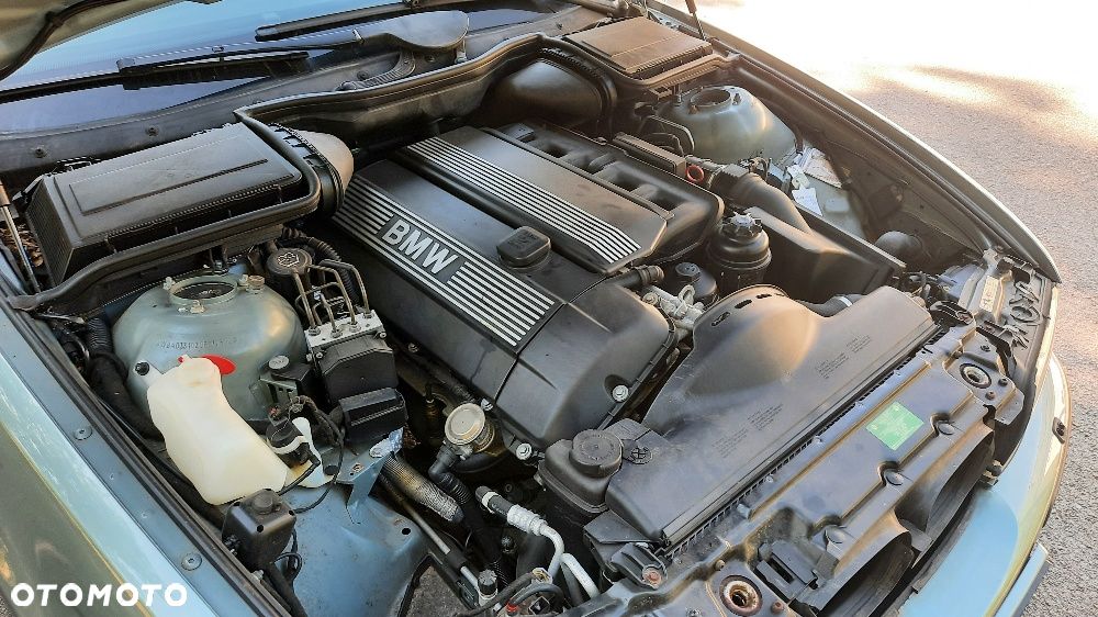 BMW Seria 5 525i - 24