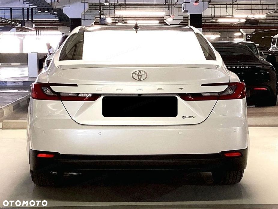 Toyota Camry - 4