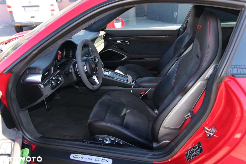 Porsche 911 Carrera GTS PDK - 12