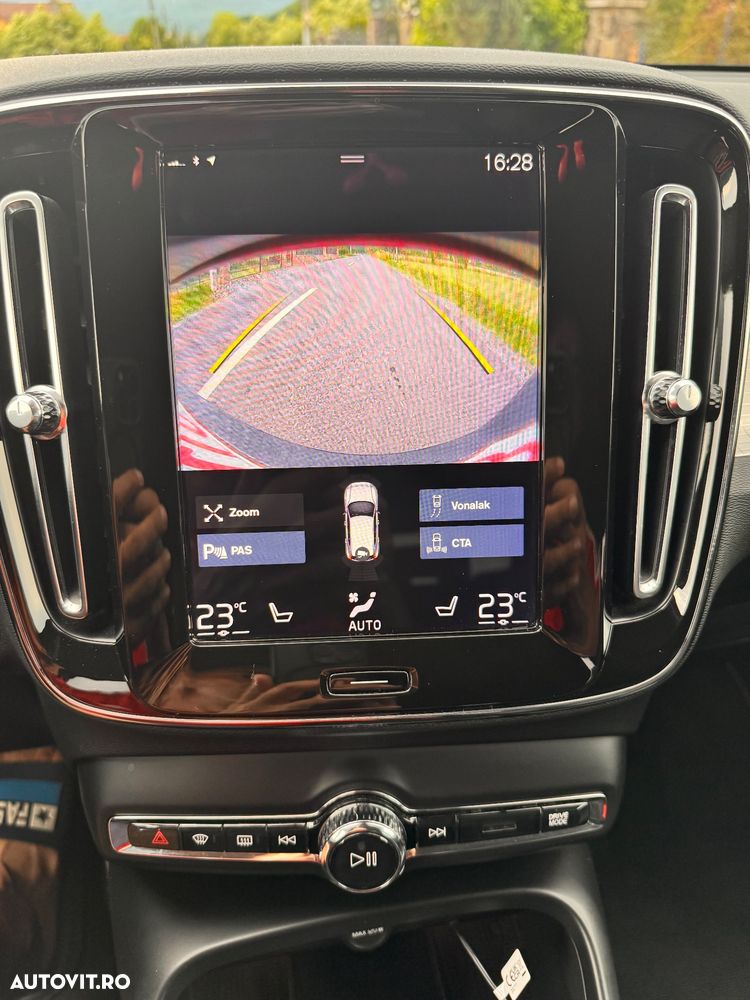 Volvo XC 40 D4 AWD Geartronic Momentum Pro - 5