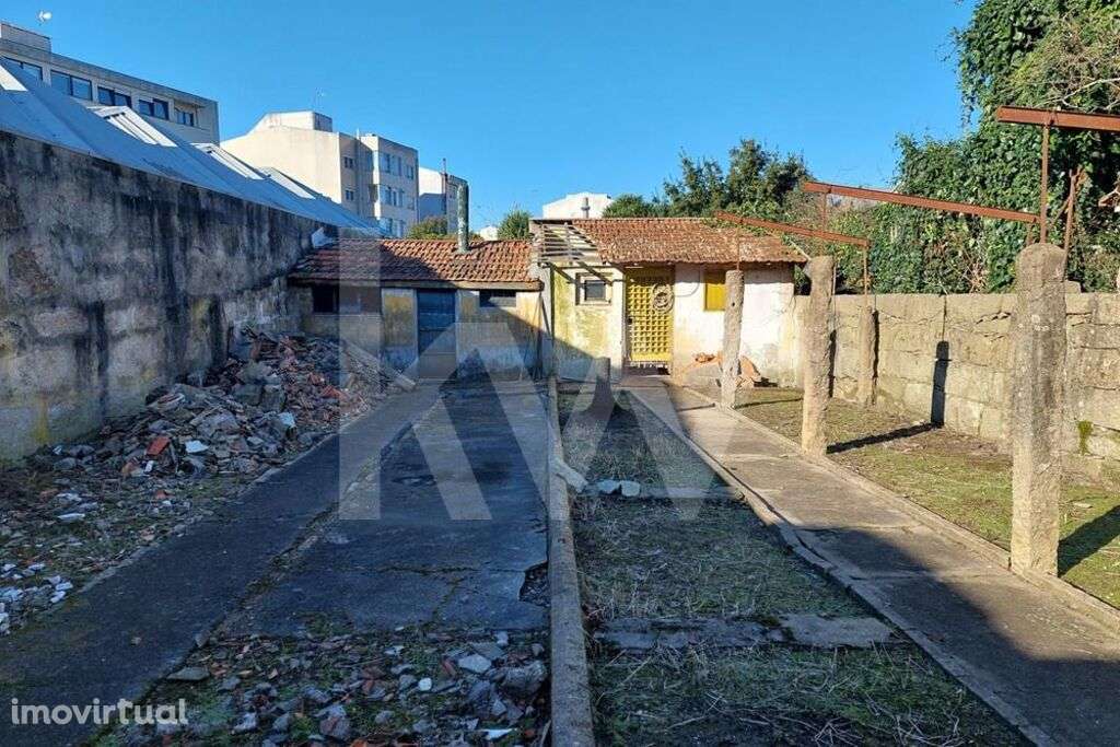 Moradias para reabilitar | Av. do Conde, S.M.Infesta | Terreno 378 m2 - Grande imagem: 5/23