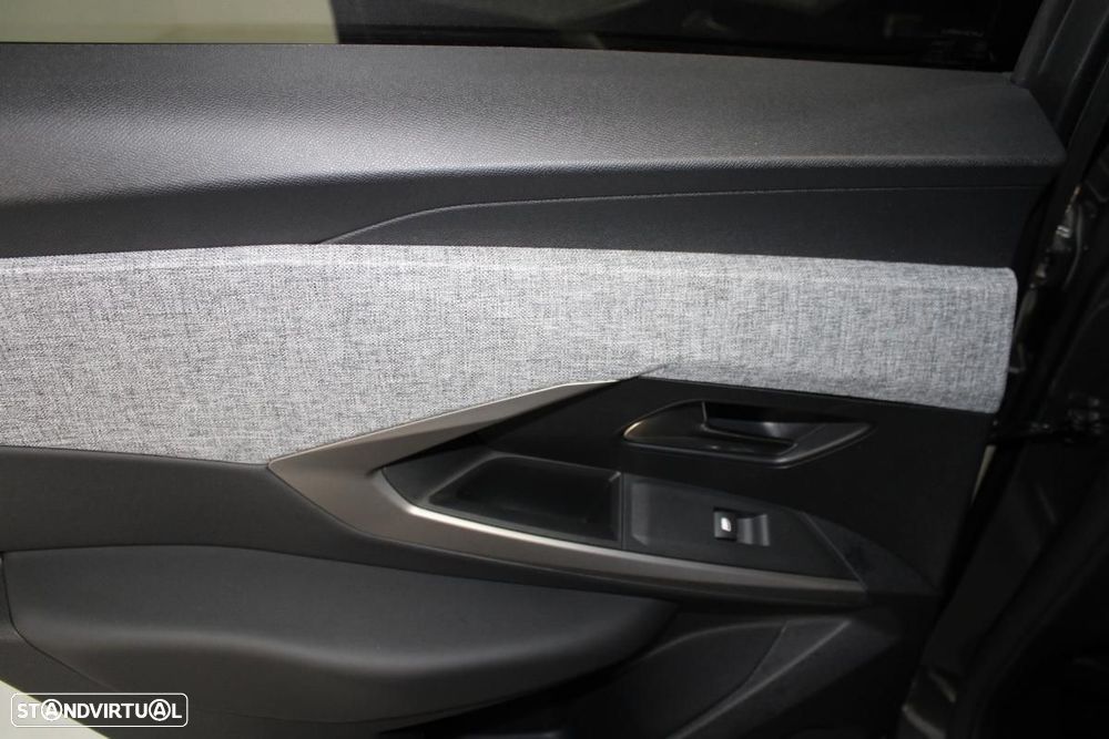Peugeot e-3008 73 kWh Allure — fotografia 13