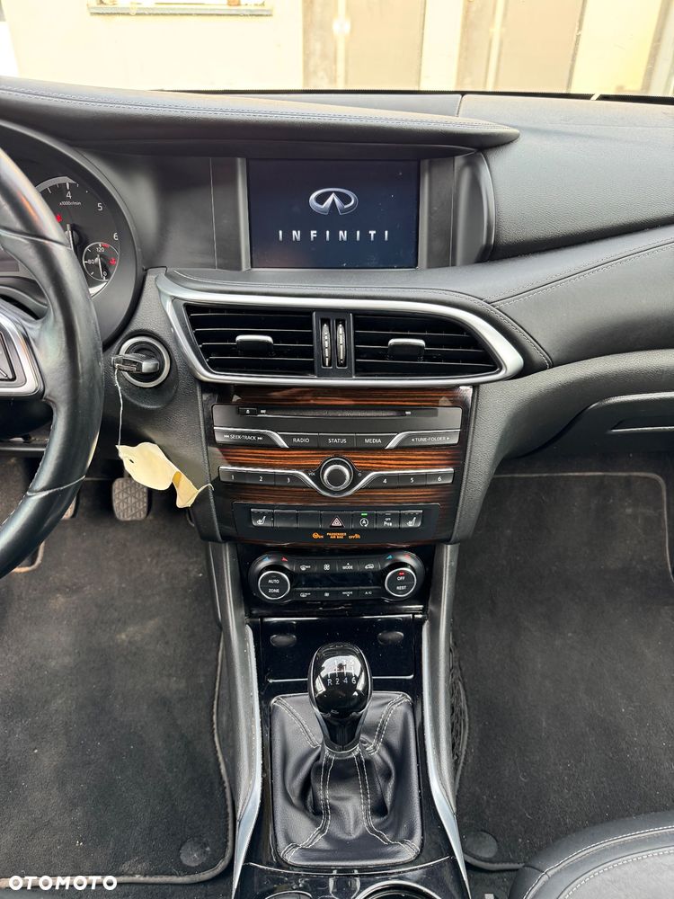 Infiniti Q30 1.5d - 16