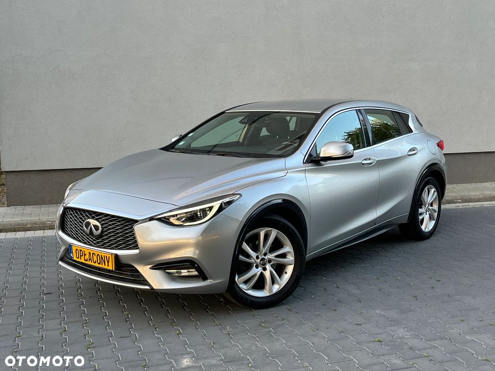 Infiniti Q30 - 17