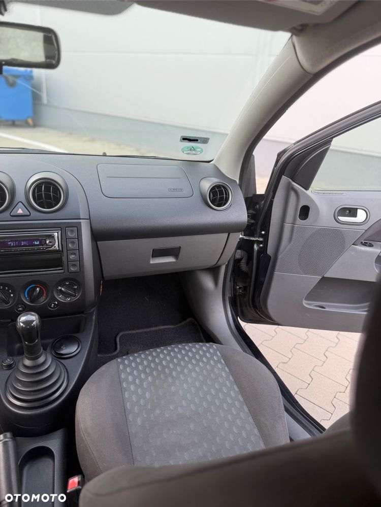 Ford Fiesta 1.4 Ghia - 21