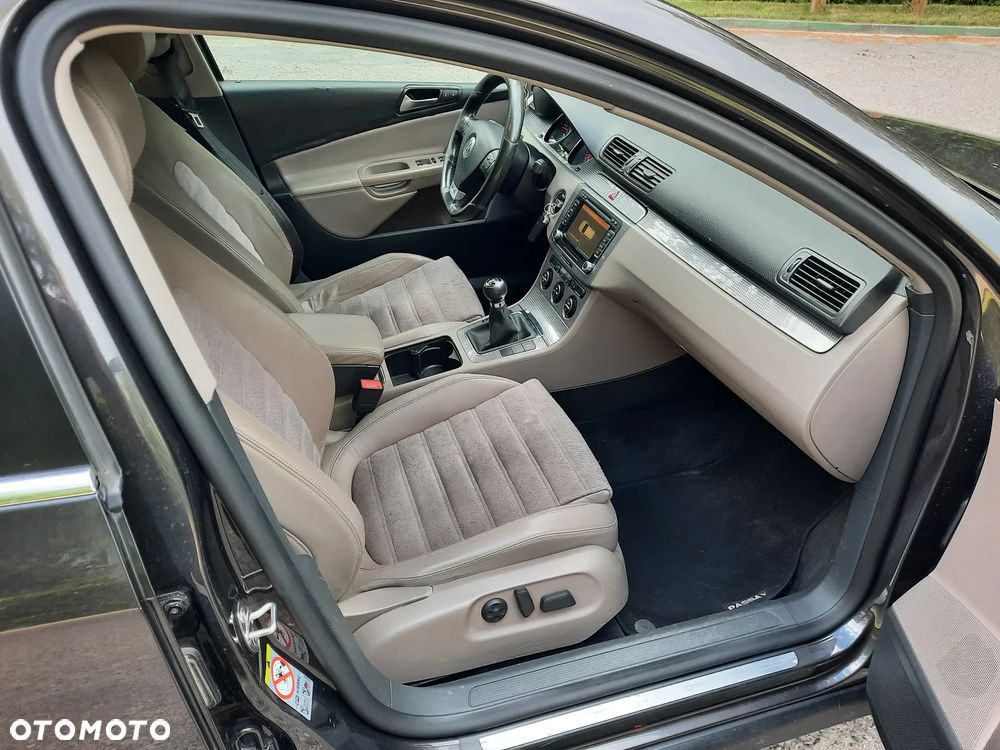 Volkswagen Passat 2.0 TDI DPF R-Line Edition Plus - 11