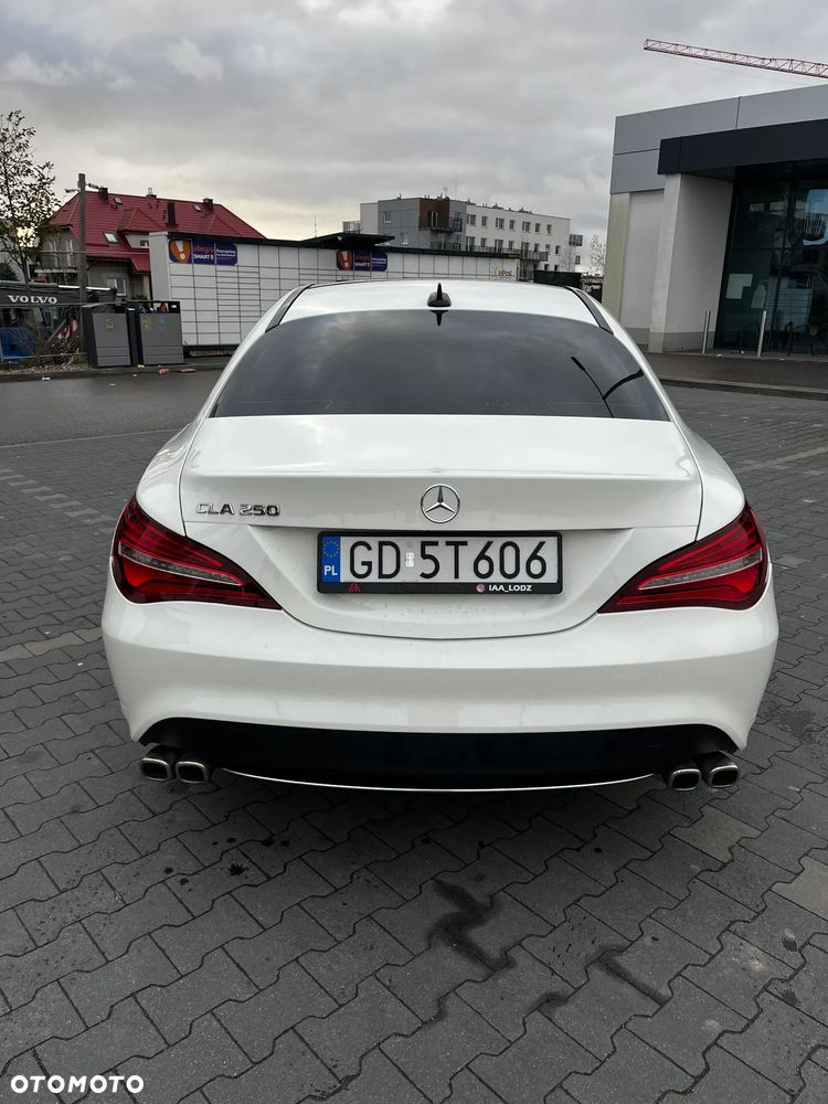 Mercedes-Benz CLA - 12