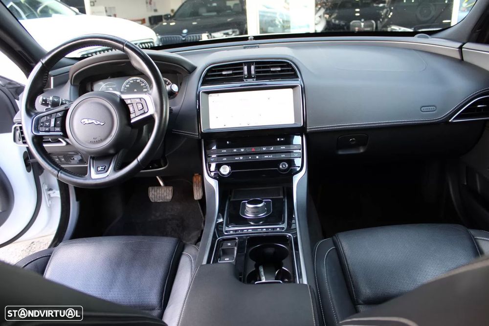 Jaguar XE 2.0 D R-Sport Aut. - 6