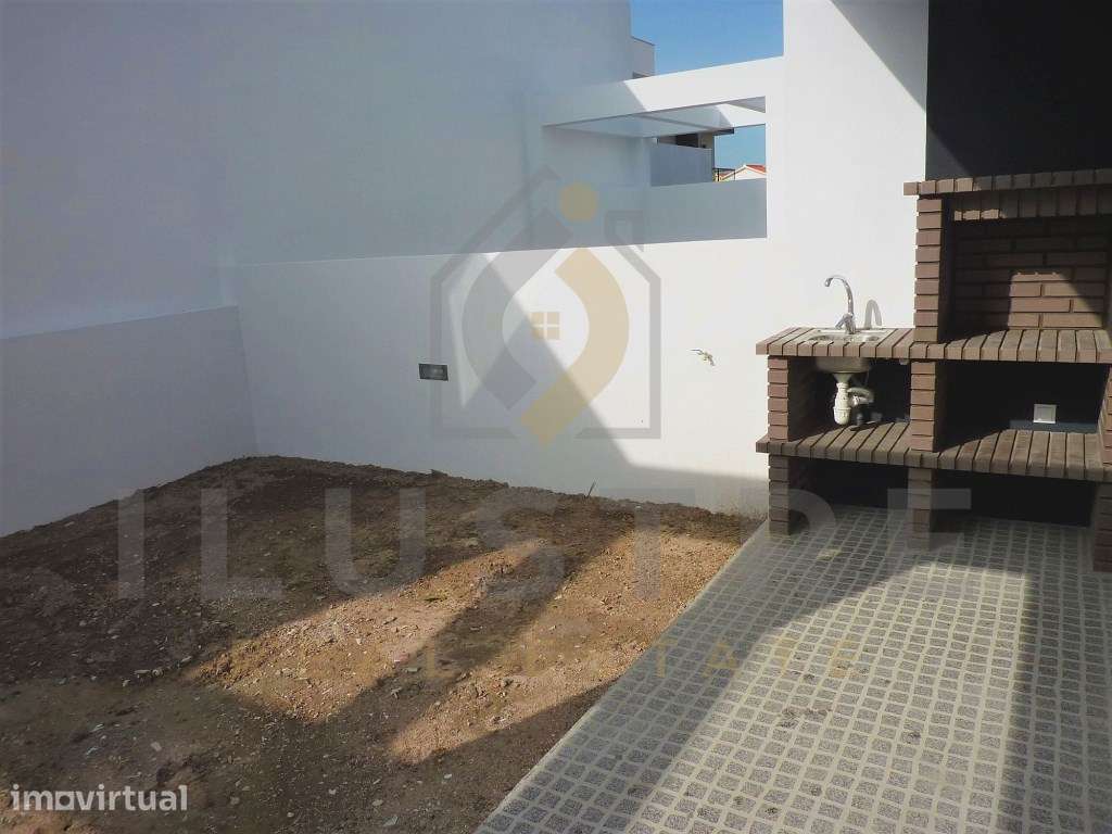Moradia T3+1 em construção na zona de Fernão Ferro - Grande imagem: 5/30