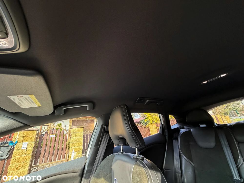 Volvo V40 D2 R Design - 27