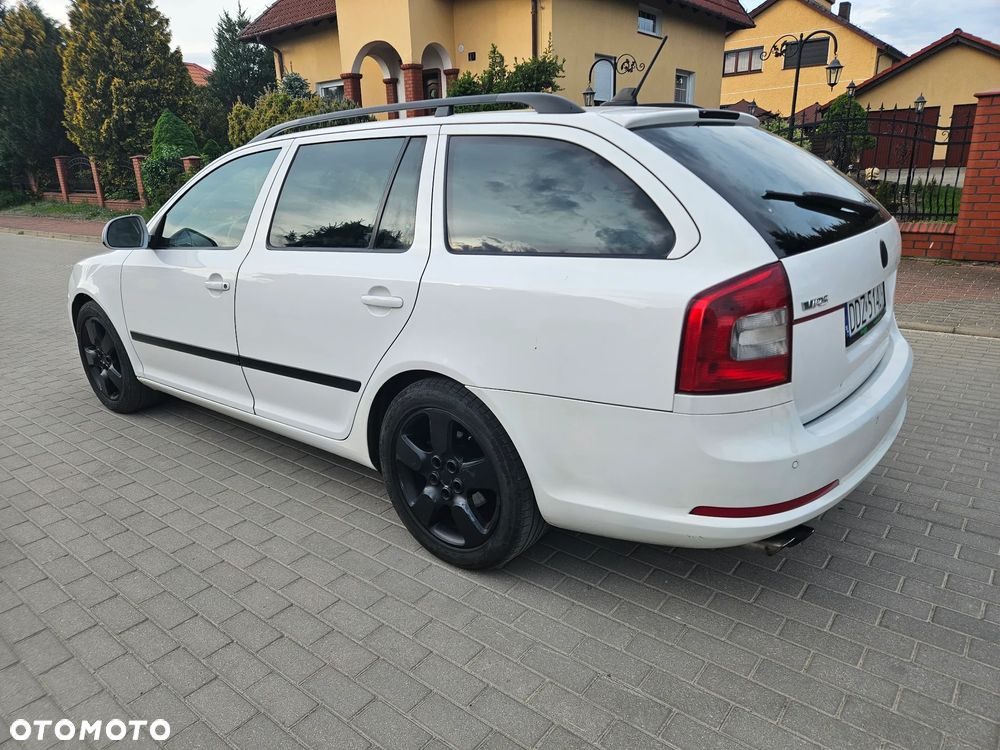 Skoda Octavia 2.0 TDI RS DSG - 6