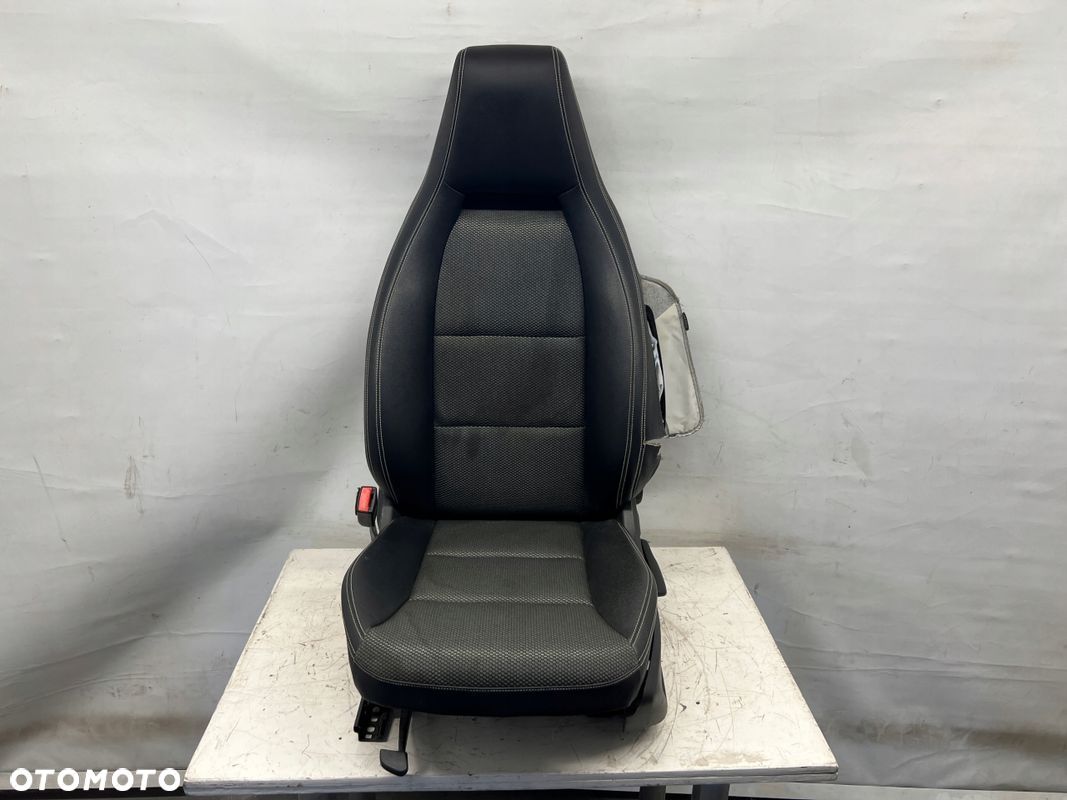 Mercedes-Benz CLA 180D X117 fotel lewy kierowcy - 1