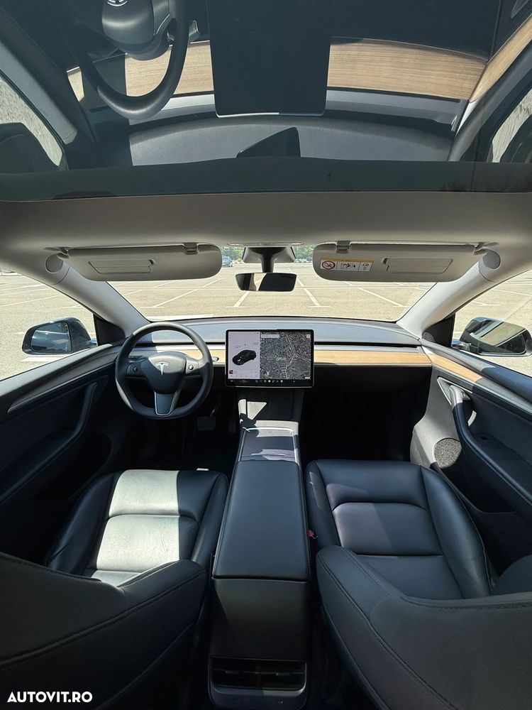 Tesla Model Y - 7