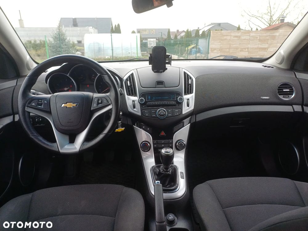 Chevrolet Cruze 1.6 LS+ - 11