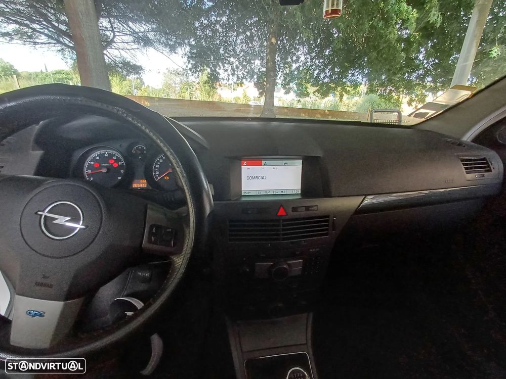 Opel Astra 2.0 T Cosmo - 17
