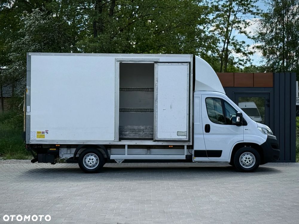 Fiat Ducato 2.3 131KM / Kontener 4,2m 8EP + Winda Palfinger 750kg / 250.476KM PRZEBIEG / 2019 ROK PRODUKCJI / ZAREJESTROWANY W PL / PO PRZEGLĄDZIE UDT / GOTOWY DO PRACY ! - 6