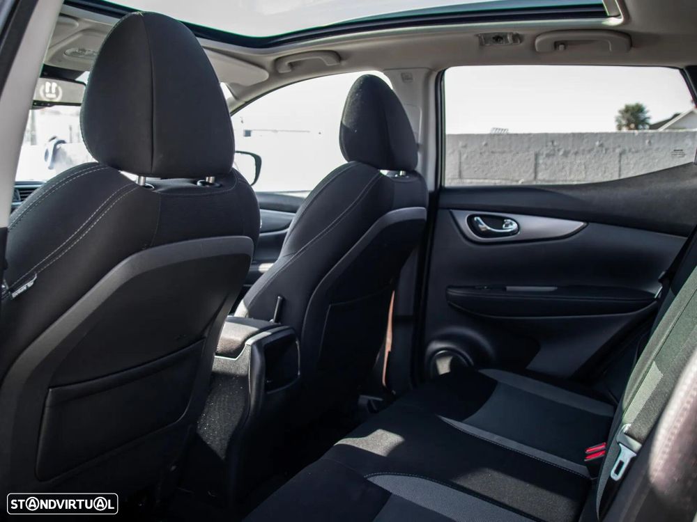 Nissan Qashqai 1.5 dCi N-Connecta 18 - 19